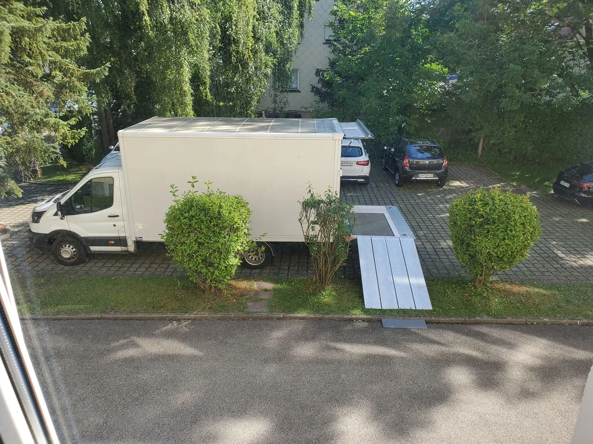 ZugUmZug LKW mit Ladebordwand und Rampe in München
